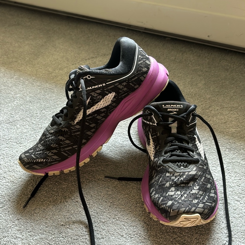 Brooks Launched 5 running shoes, size 8